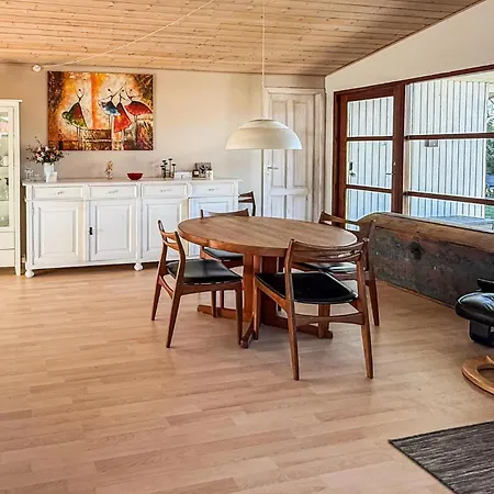 Сasa de vacaciones Preciosa Casa En Con Wifi Stubbekøbing